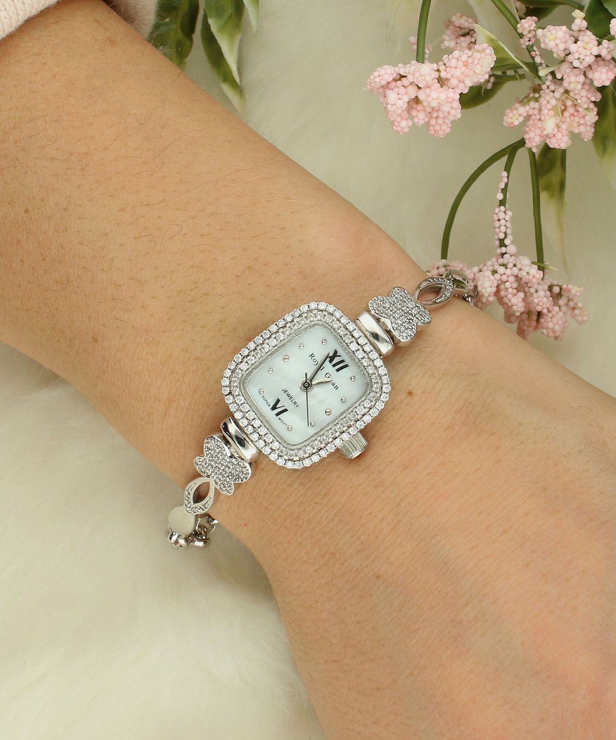 Zegarek damski srebrny z cyrkonią SILVER TS 024, Zegarek damski srebrny biżuteryjny z perłową tarczą. Elegancki zegarek ze srebra z kwadratową tarczą z cyrkoniami idealnie sprawdzi się jako e44.jpg